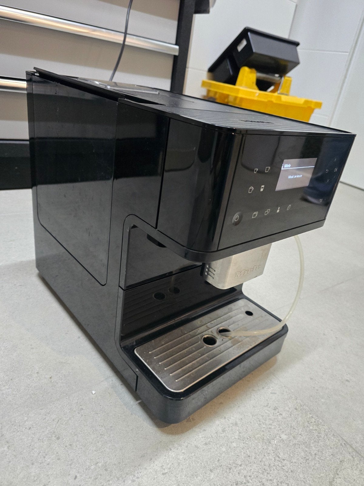 Miele CM 6150 Koffiemachine - Volautomatisch, Witgoed en Apparatuur, Gebruikt, Koffiemachine, Afneembaar waterreservoir, Koffiebonen