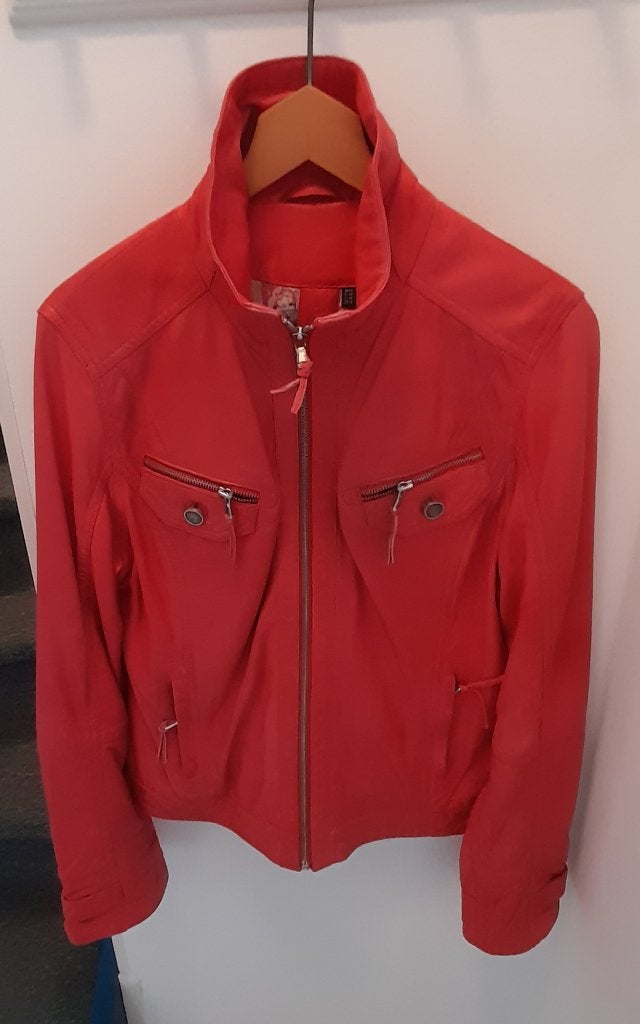 Stijlvol rood jasje met veel zakken en originele knoopjes, Arma, Maat 42/44 (L), Ophalen of Verzenden, Zo goed als nieuw