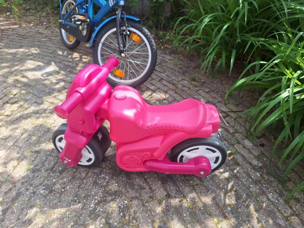 Roze loopmotor voor kinderen, Kinderen en Baby's, Speelgoed | Buiten | Voertuigen en Loopfietsen, Gebruikt, Loopvoertuig, Ophalen of Verzenden
