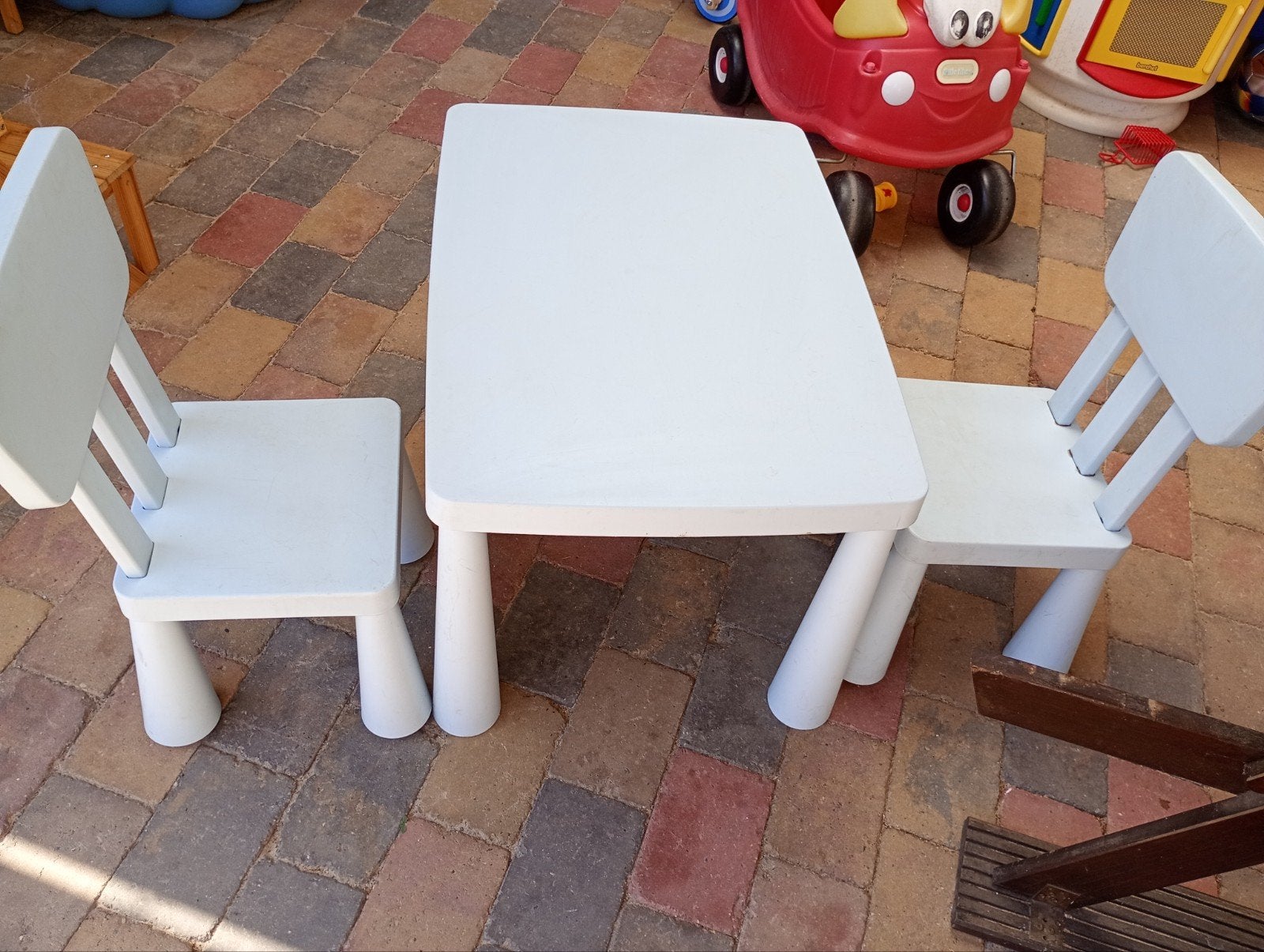 Mammut kindertafel met 2 stoelen - lichtgrijs, Kinderen en Baby's, Kinderkamer | Tafels en Stoelen, Ophalen, Gebruikt, Tafel(s) en Stoel(en)