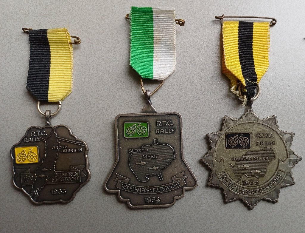 Medaille Elfmerenfietstocht 17e 1983 18e 1984 19e 1985 Sneek, Ophalen of Verzenden, Overige materialen