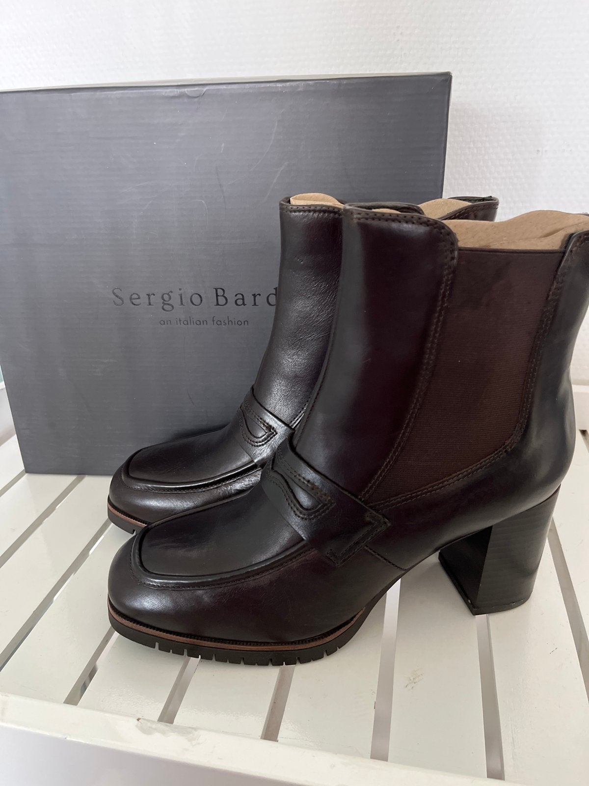 Nieuwe bruine Sergio Bardi dameslaarzen - 8cm hak, Ophalen of Verzenden, Nieuw, Bruin
