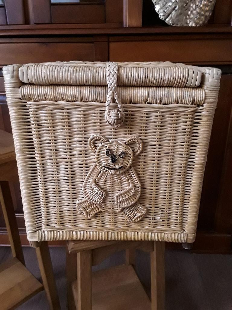 vintage rieten speelgoedmand. vintage rieten speelgoed mand, Ophalen, Mand, Vierkant, Zo goed als nieuw