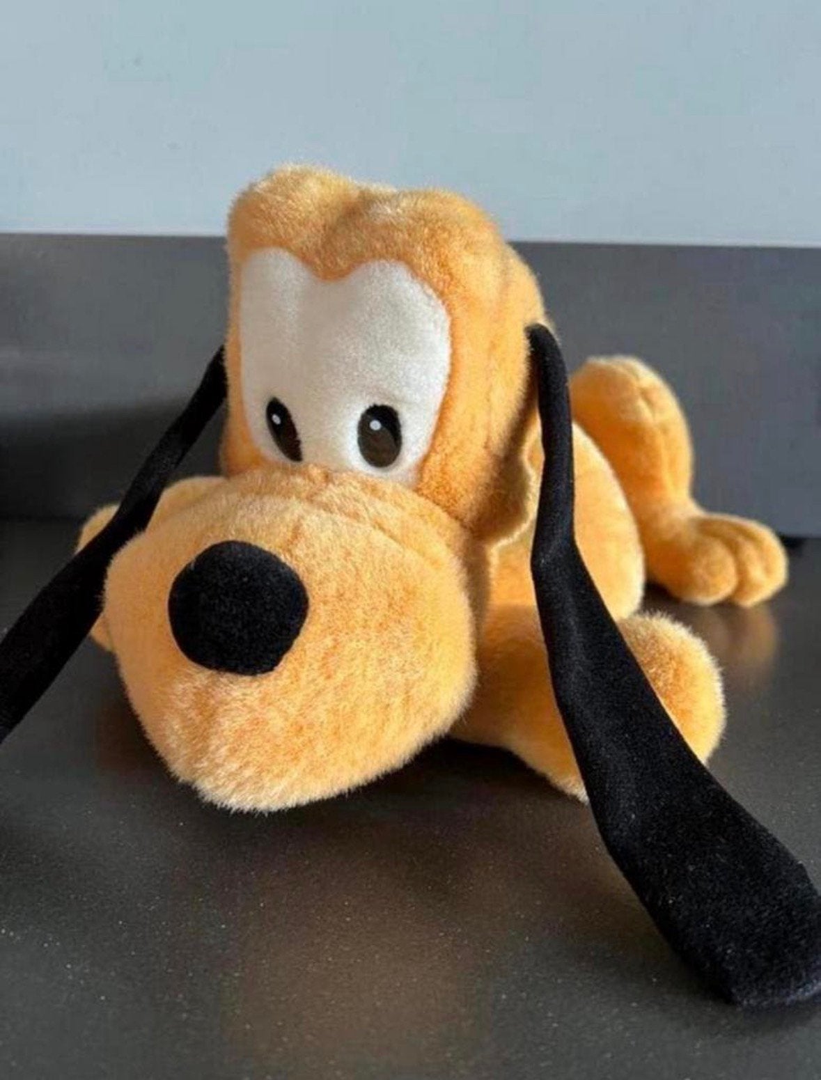 Pluto knuffel - Disneyland Parijs, Ophalen of Verzenden, Goofy of Pluto, Zo goed als nieuw, Knuffel