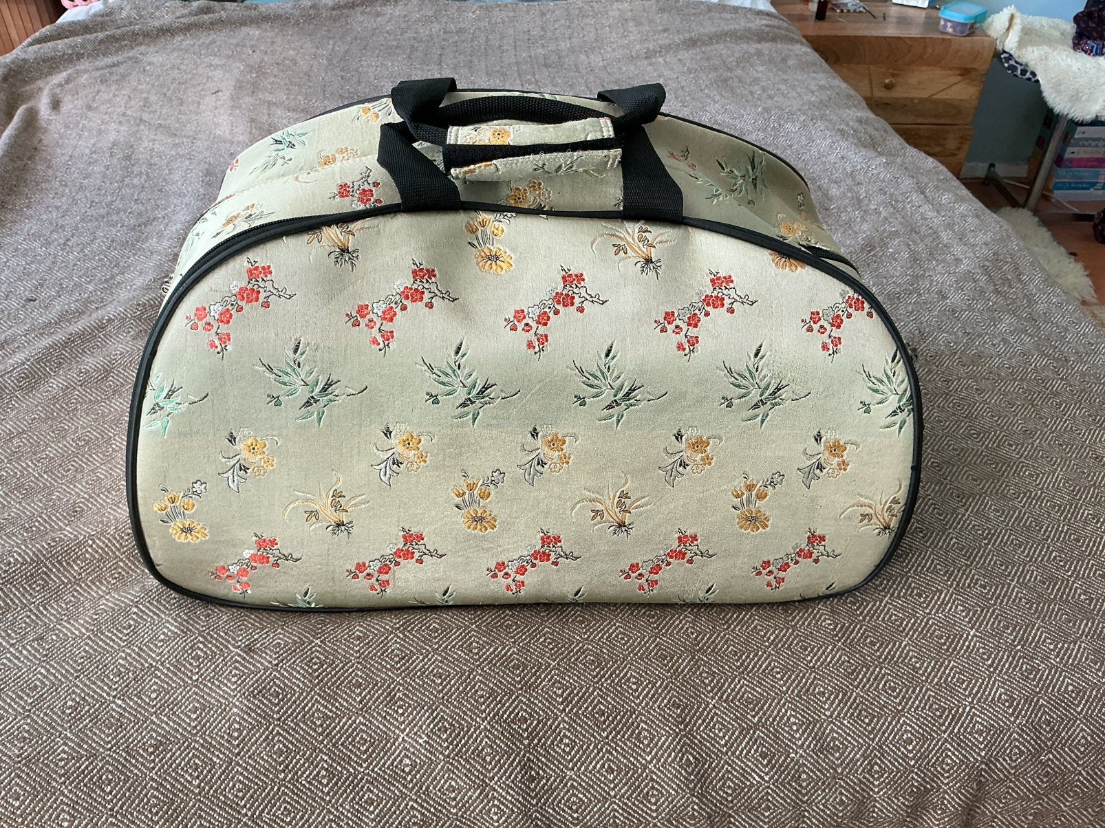 Weekendtas/rolkoffer van satijn stof., 40 tot 60 cm, 30 cm of meer, Overige kleuren, Minder dan 35 cm