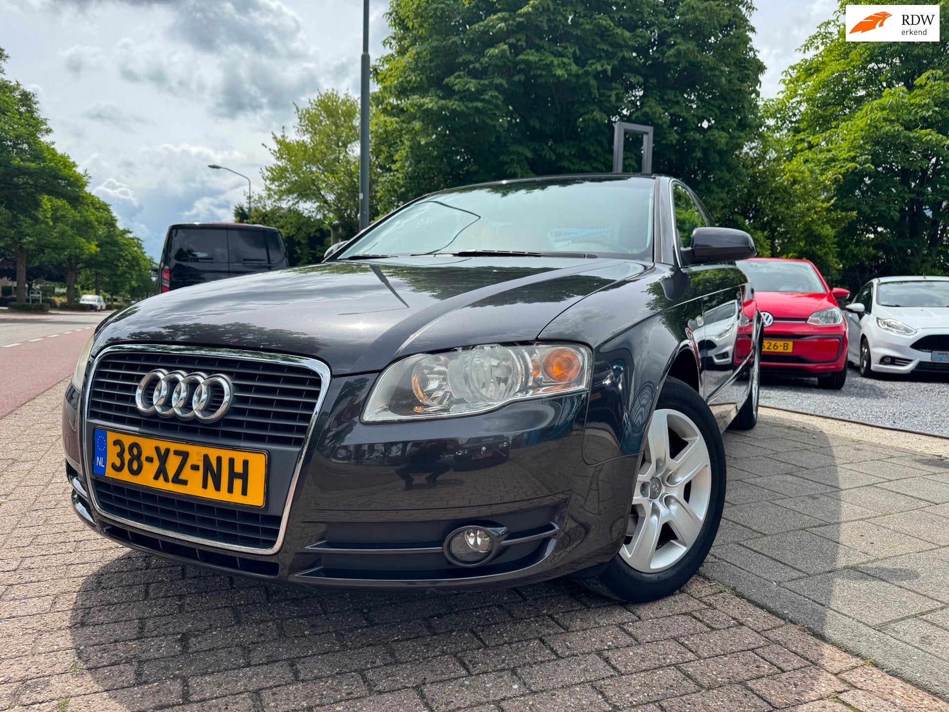 Audi A4 Limousine 2.0 Advance Clima Elek Pakket Navi Cruise, Auto's, Voorwielaandrijving, Dealer onderhouden, Stof, Gebruikt