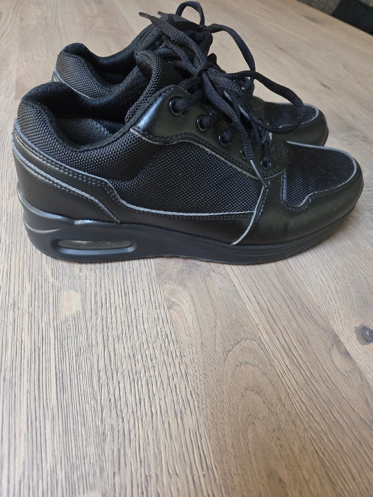 Sneaker Dyanne mt 38 TEAB in prima staat!, Ophalen, Zwart, Sneakers of Gympen, Onbekend