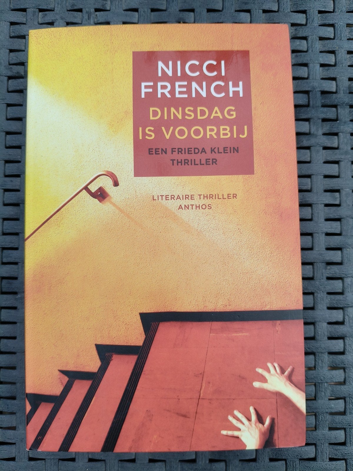 Nicci French - Dinsdag is voorbij (Frieda Klein thriller), Boeken, Gelezen, Nicci French, Ophalen of Verzenden, Nederland