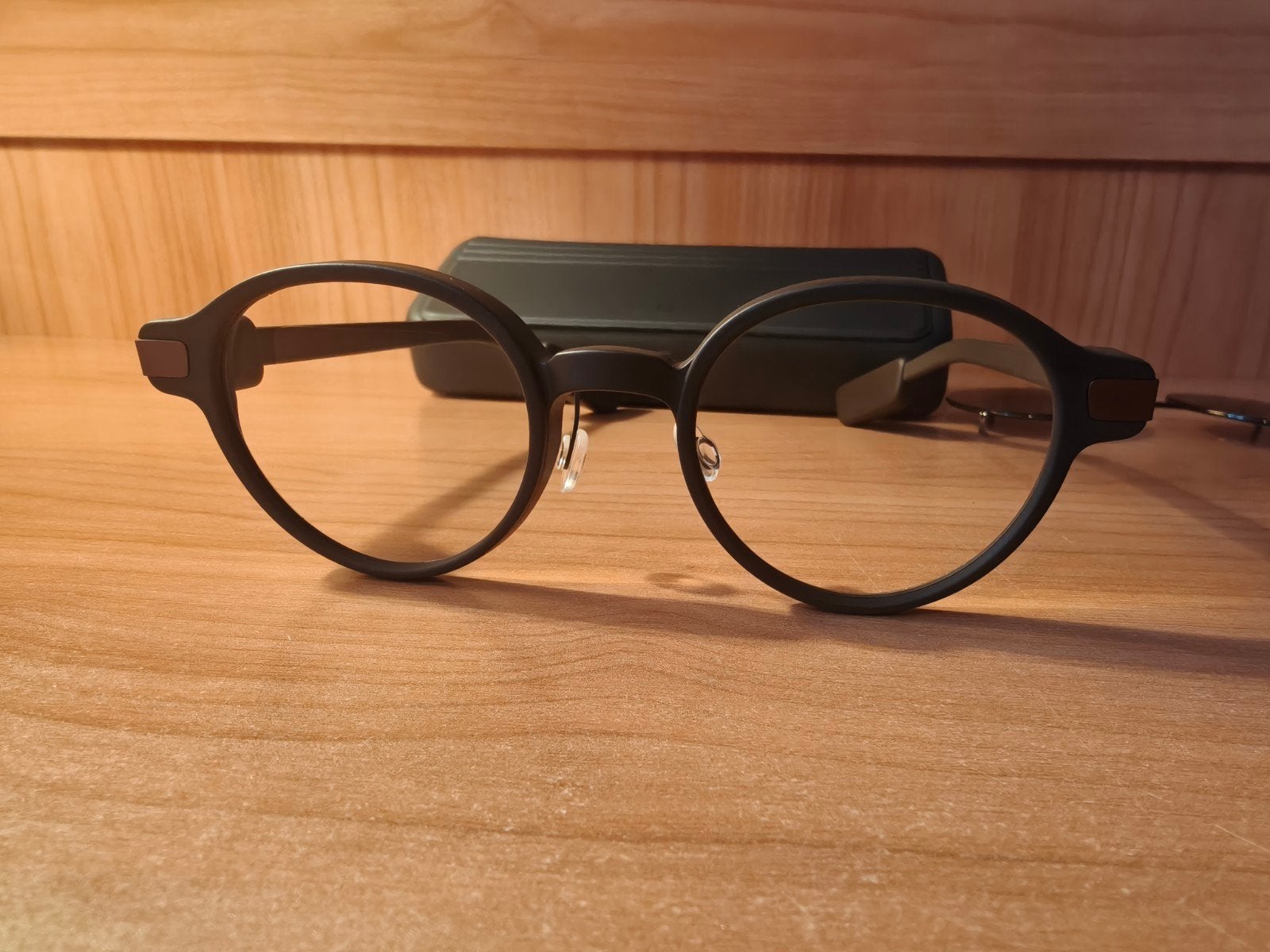 Even Realities G1 A Smart Glasses + G1 Clip + Charging Case, Overige merken, Gebruikt, Bruin, Ophalen of Verzenden