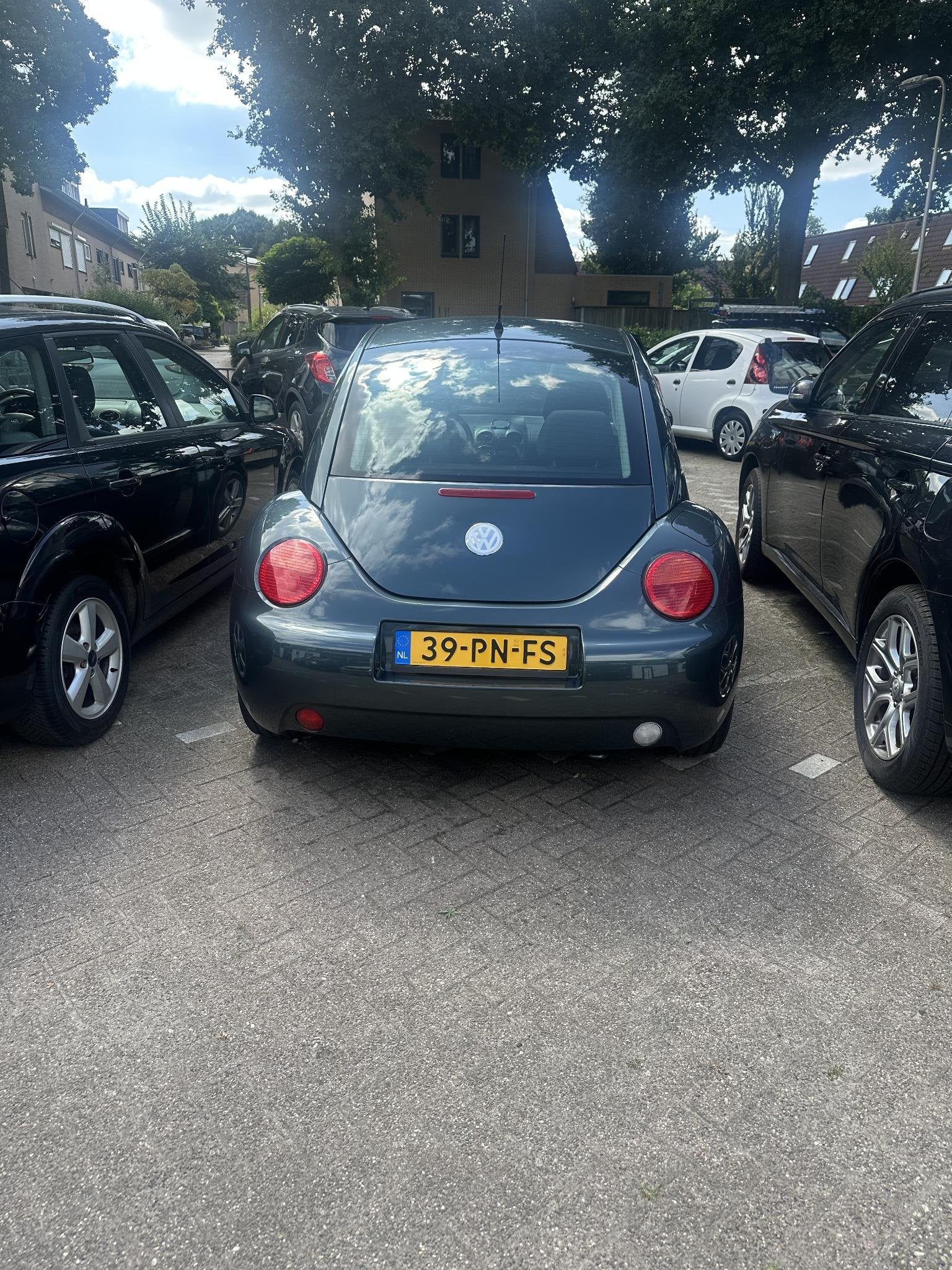 Volkswagen New Beetle 1.6 /Airco/Radio/Lm velgen, Auto's, Cruise Control, Stof, Gebruikt, 4 stoelen