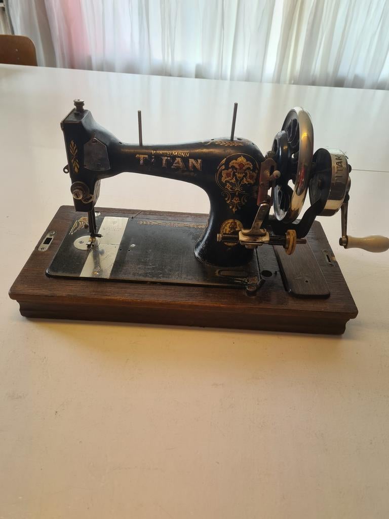 Antieke Winselmann Titan naaimachine met houten kap, Antiek en Kunst, Antiek | Naaimachines, Ophalen