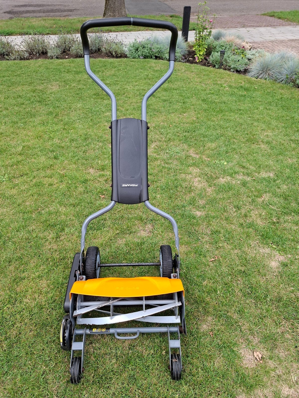 Fiskars StaySharp Max Kooimesmaaier - Handgrasmaaier, Tuin en Terras, Gebruikt, Handgrasmaaier, 40 t/m 49 cm, Kooimesmaaier
