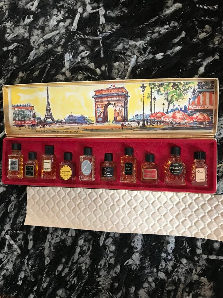 Mooie set vintage Parfumminiaturen 10 volle flesjes in doos, Verzamelen, Parfumverzamelingen, Verzenden, Nieuw, Miniatuur, Gevuld
