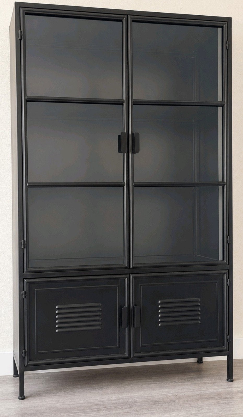 Industriële zwarte metalen kast / vitrinekast, Huis en Inrichting, Kasten | Buffetkasten, Ophalen, Modern Industrieel, 50 tot 100 cm