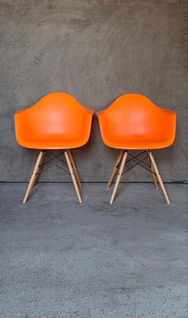 2 leuke fel oranje tuinstoelen stoelen keukenstoelen !, Ophalen, Kunststof