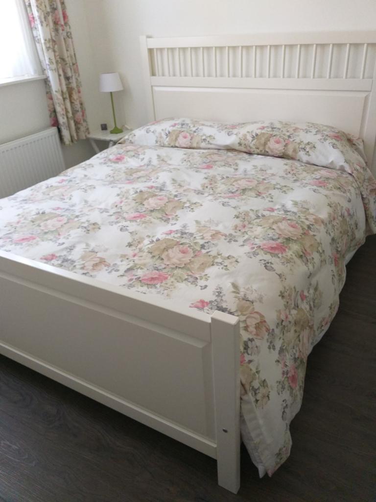 2 persoons Ikea Hemnes ledikant.Verstelbare bodems. 160x200, Ophalen, Zo goed als nieuw, Tweepersoons