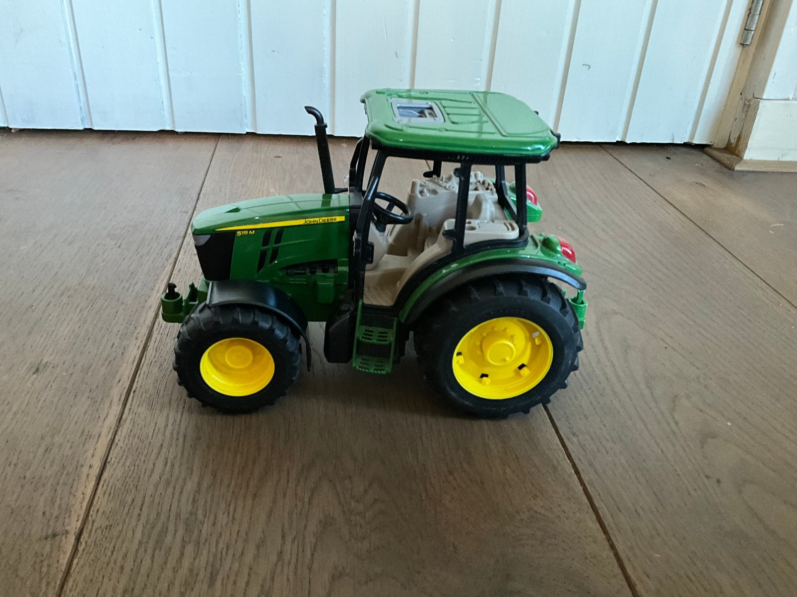 Bruder John Deere 5115m tractor, Ophalen of Verzenden, Zo goed als nieuw
