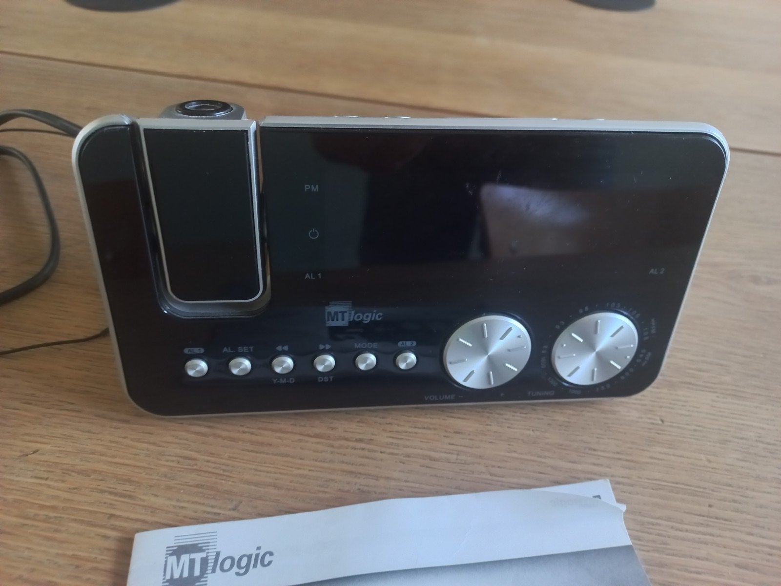 MT logic clockradio met projectie, Ophalen of Verzenden, Gebruikt, Digitaal