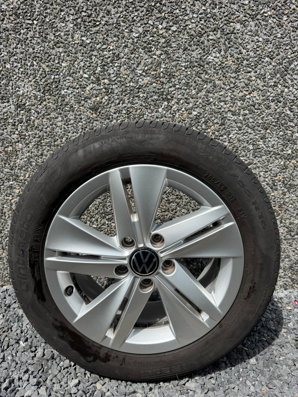 Volkswagen Golf 8  16” velg met Pirelli band – Gebalanceerd, Banden en Velgen, 17 inch, 225 mm, Winterbanden