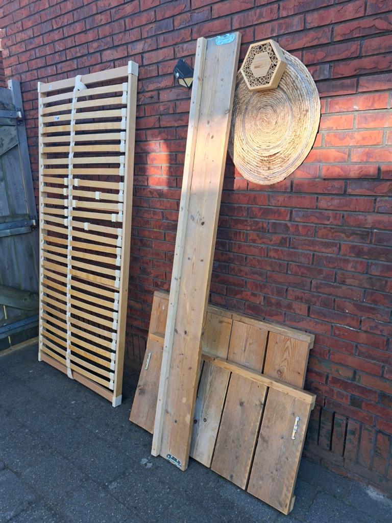 Houten bedframe met lattenbodem (90x200 cm), Huis en Inrichting, Slaapkamer | Bedden, Ophalen, Gebruikt, 90 cm, Eenpersoons