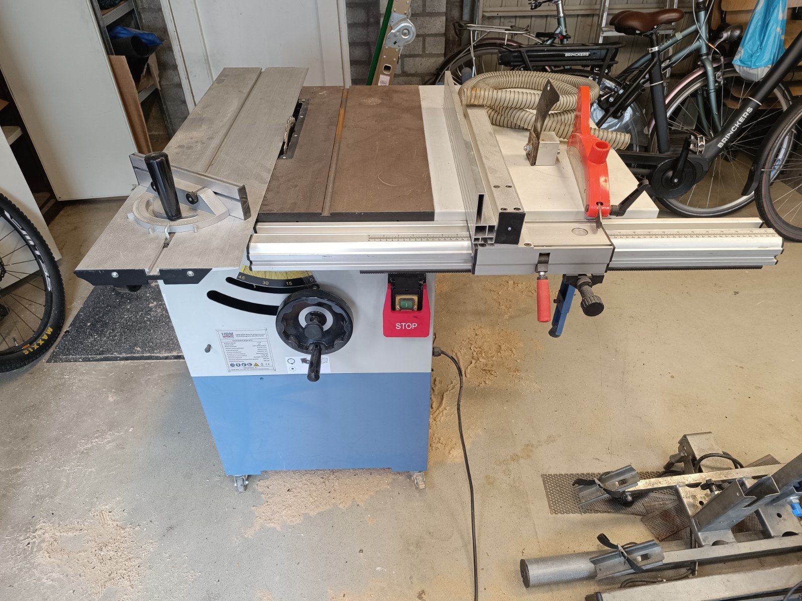 HBM 2200 Watt Professionele Cirkelzaagtafel Met Roltafel, Ophalen, Gebruikt, Cirkelzaag, 70 mm of meer