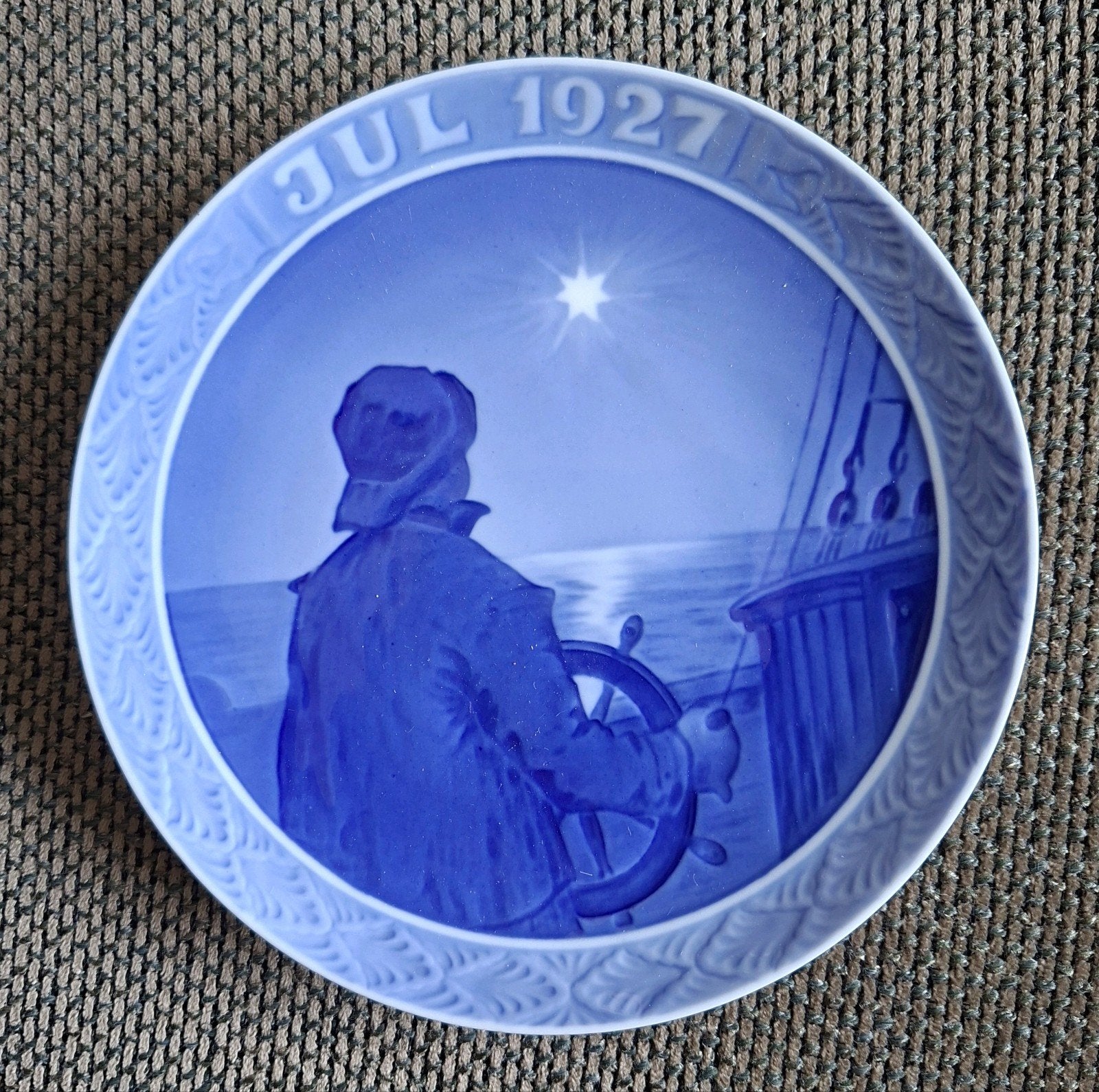 Vintage wandbord 'Scheepsjongen a/h roer in de kerstnacht', Ophalen of Verzenden, Zo goed als nieuw