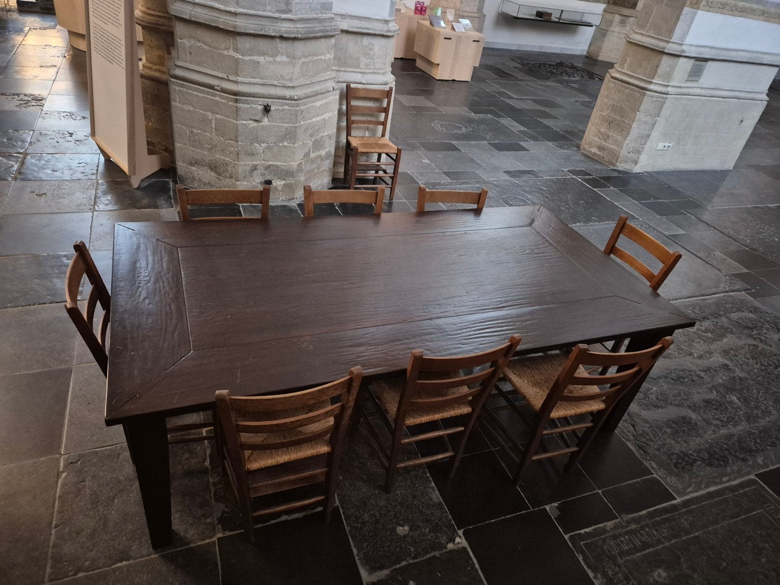 Grote houten eettafel, zonder stoelen., Ophalen, Gebruikt, 75 m² of meer, Laminaat
