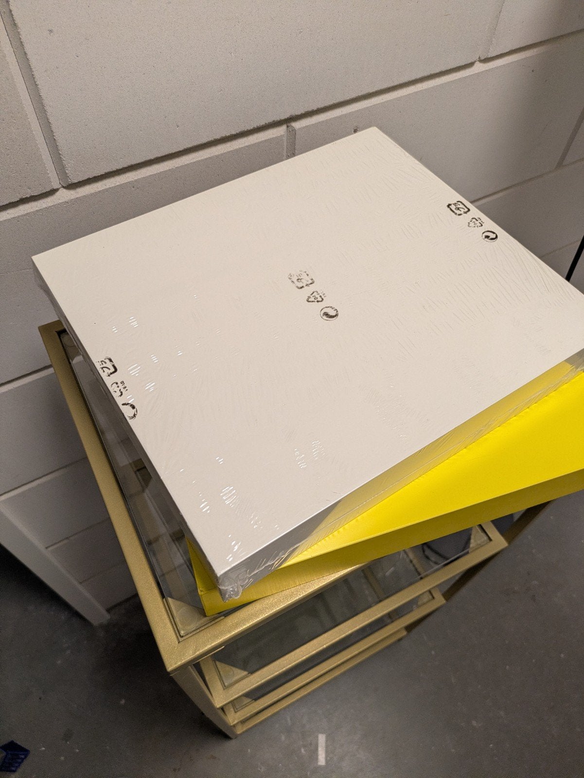 Ikea Lack Wandplank - Wit en Geel, Huis en Inrichting, Woonaccessoires | Wandplanken en Boekenplanken, Ophalen, Zo goed als nieuw
