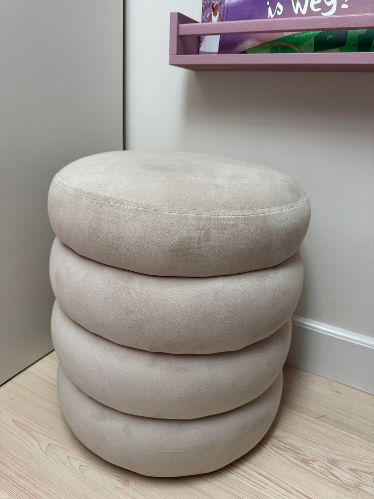 Fluwelen poef wit Alto Westwing Collection, Huis en Inrichting, Ophalen, Zo goed als nieuw, Rond, Minder dan 50 cm