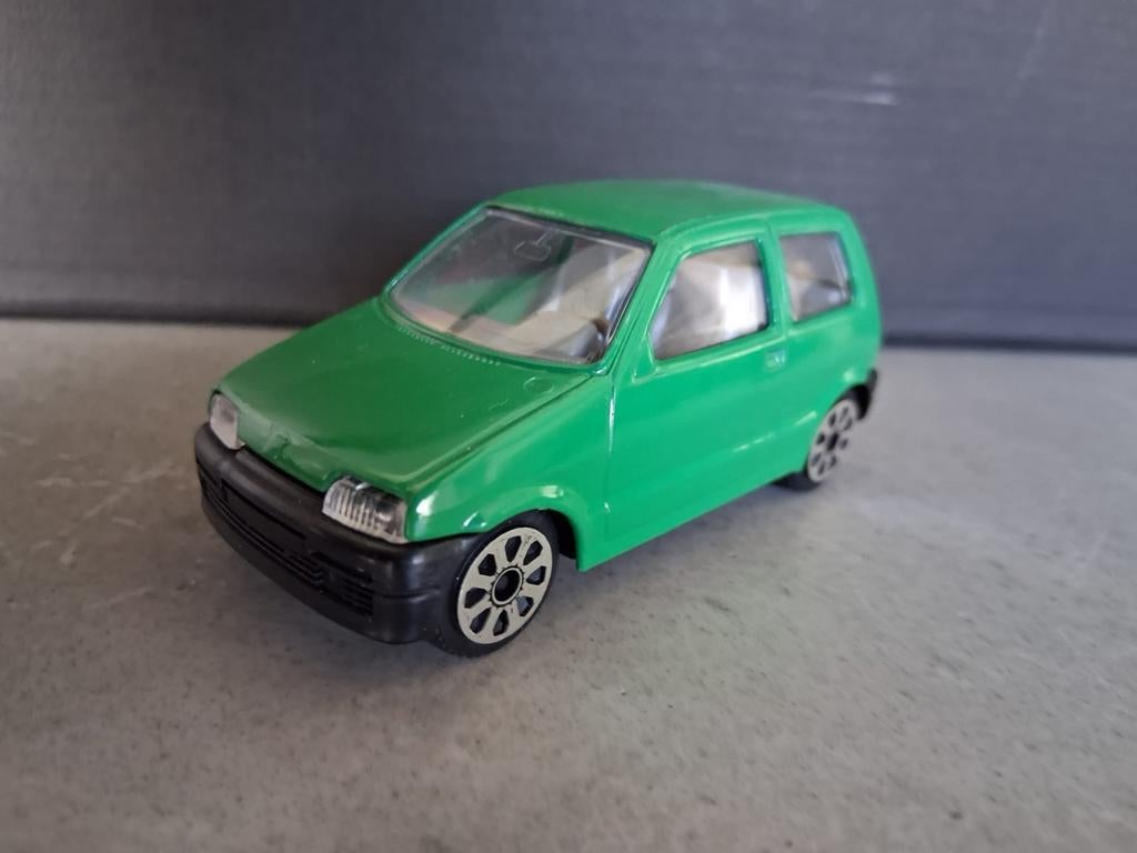 Groene Fiat Cinquecento Miniatuur Auto, Hobby en Vrije tijd, Modelauto's | 1:43, Ophalen of Verzenden, Zo goed als nieuw, Auto