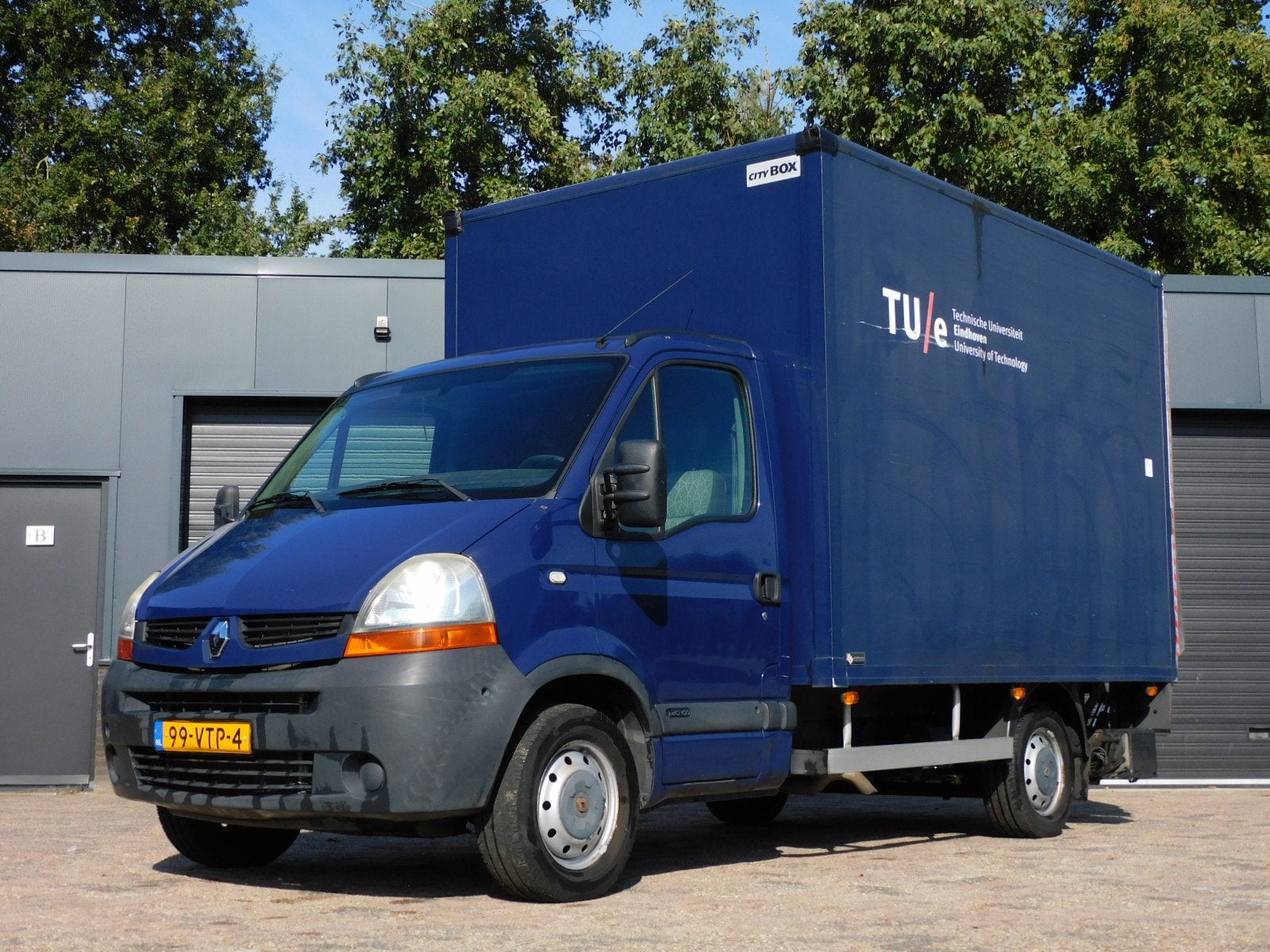 Renault Master T35 2.5 dCi L2H1 APK T/M 29-9-2027! LAADKLEP!, Auto's, Voorwielaandrijving, Gebruikt, Zwart, 4 cilinders