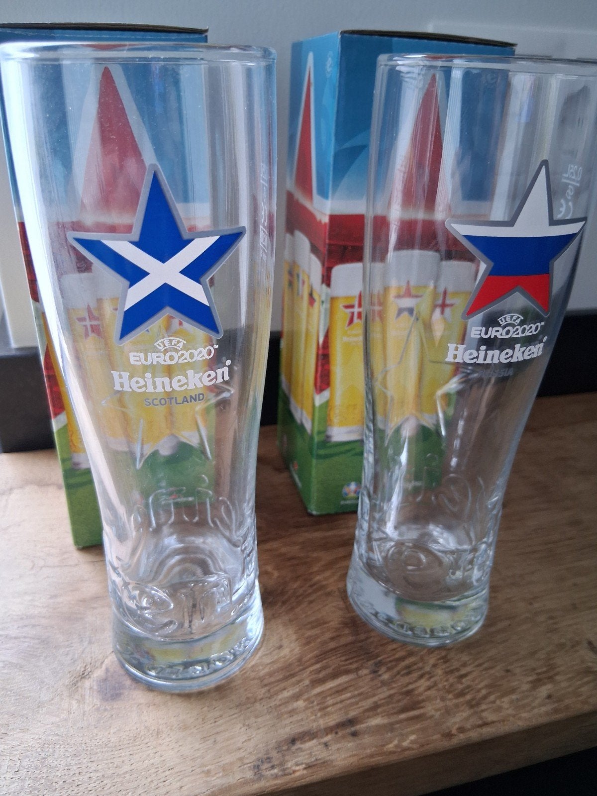 2 Bierglazen  Heineken Euro 2020  Scotland en Russia, Verzamelen, Glas en Borrelglaasjes, Ophalen of Verzenden, Zo goed als nieuw