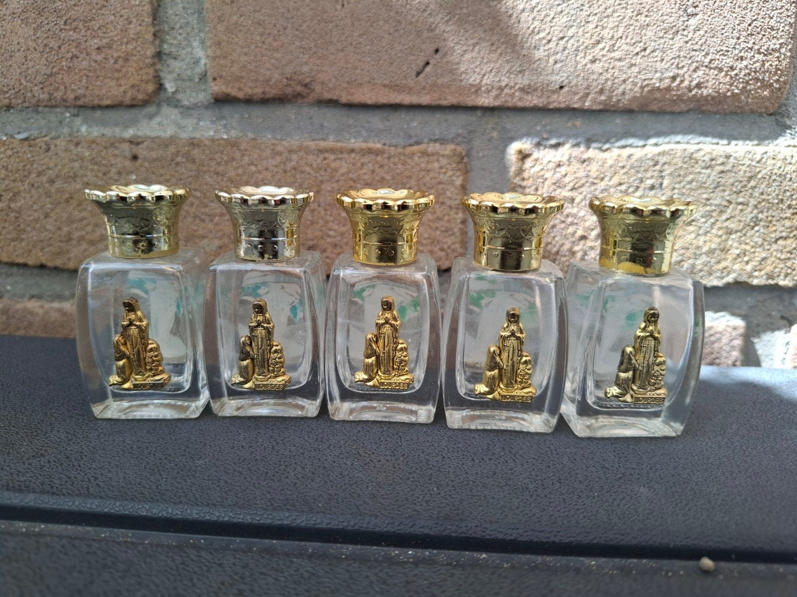 "Lege" glazen fles met de Virgin Eau de Lourdes, Antiek en Kunst, Ophalen of Verzenden