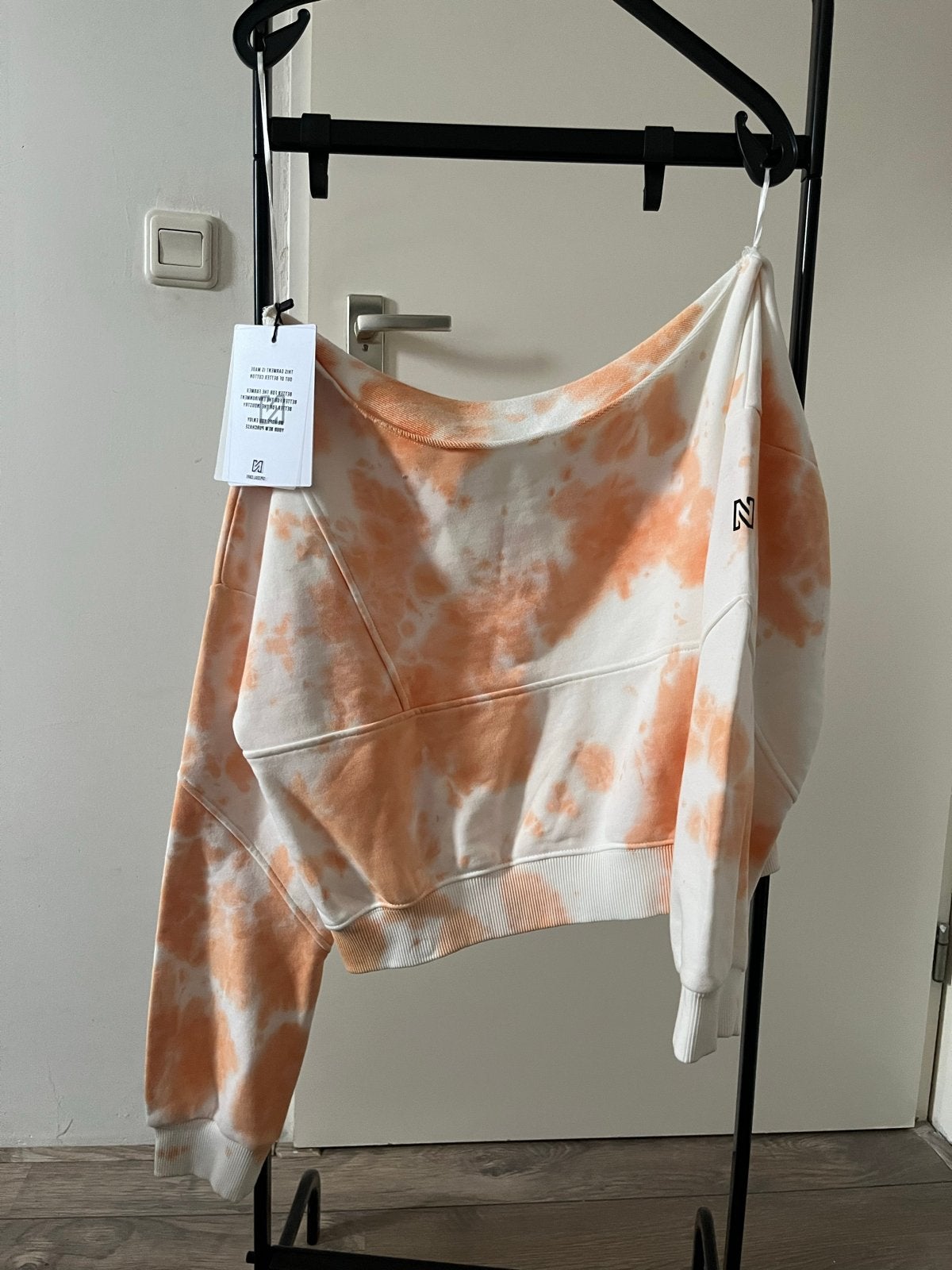 Nikkie River Dye Sweater Maat 42 (L) - Nieuw met kaartjes, Kleding | Dames, Ophalen of Verzenden, Nieuw, Maat 42/44 (L), Oranje