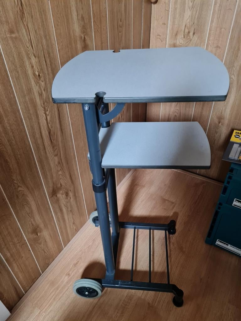 Verrijdbare projectortafel, Ophalen