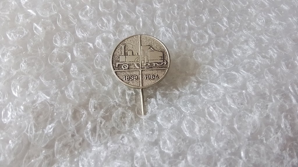 Speldje N.S. locomotieven 1939 /1964, Verzamelen, Speldjes, Pins en Buttons, Ophalen of Verzenden, Zo goed als nieuw, Overige onderwerpen