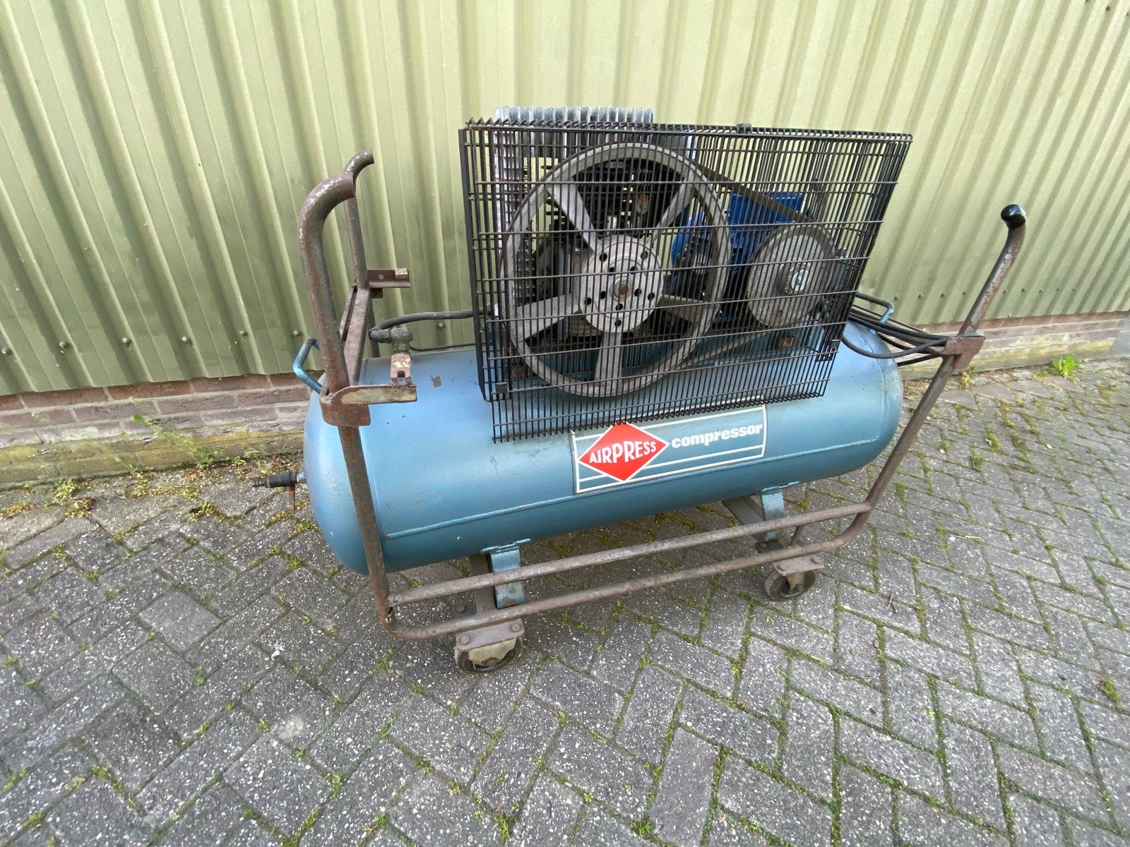 Airpress Compressor K 200-450 - 380 Volt AC, Ophalen, Gebruikt, 400 tot 800 liter/min, Mobiel