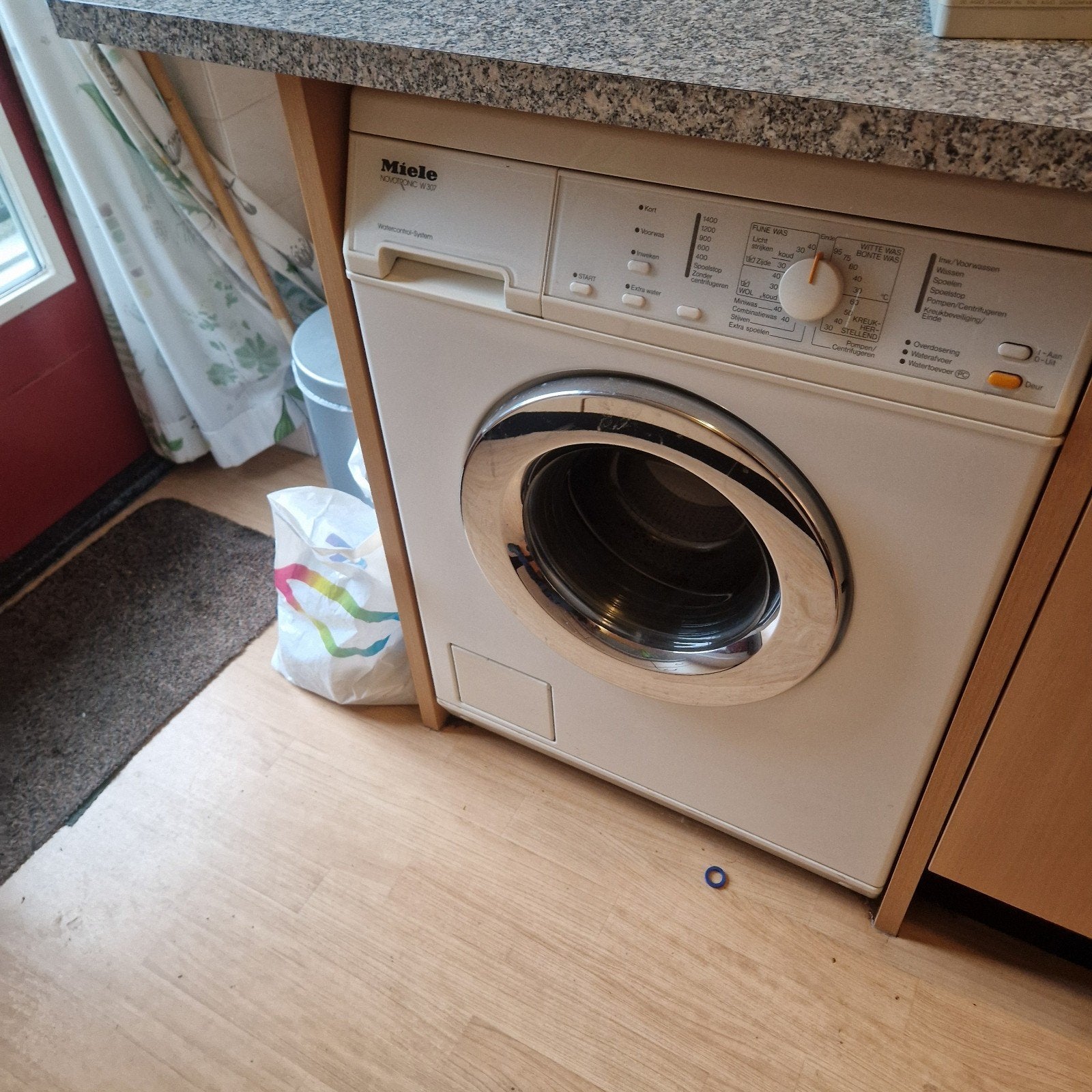Foto 3 van Miele Novotronic W 307 Wasmachine - Betrouwbaar en Efficiënt