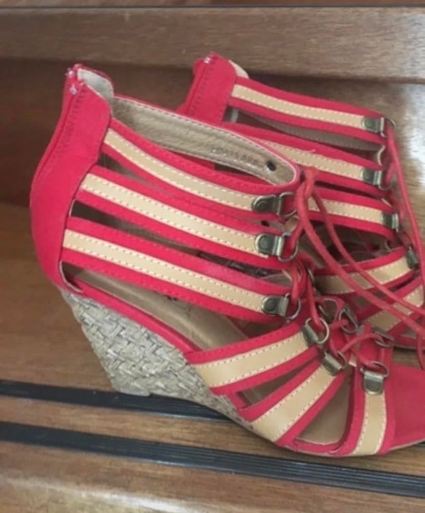 Nieuwe rode en beige schoenen, maat 36, Ophalen of Verzenden, Nieuw, Rood