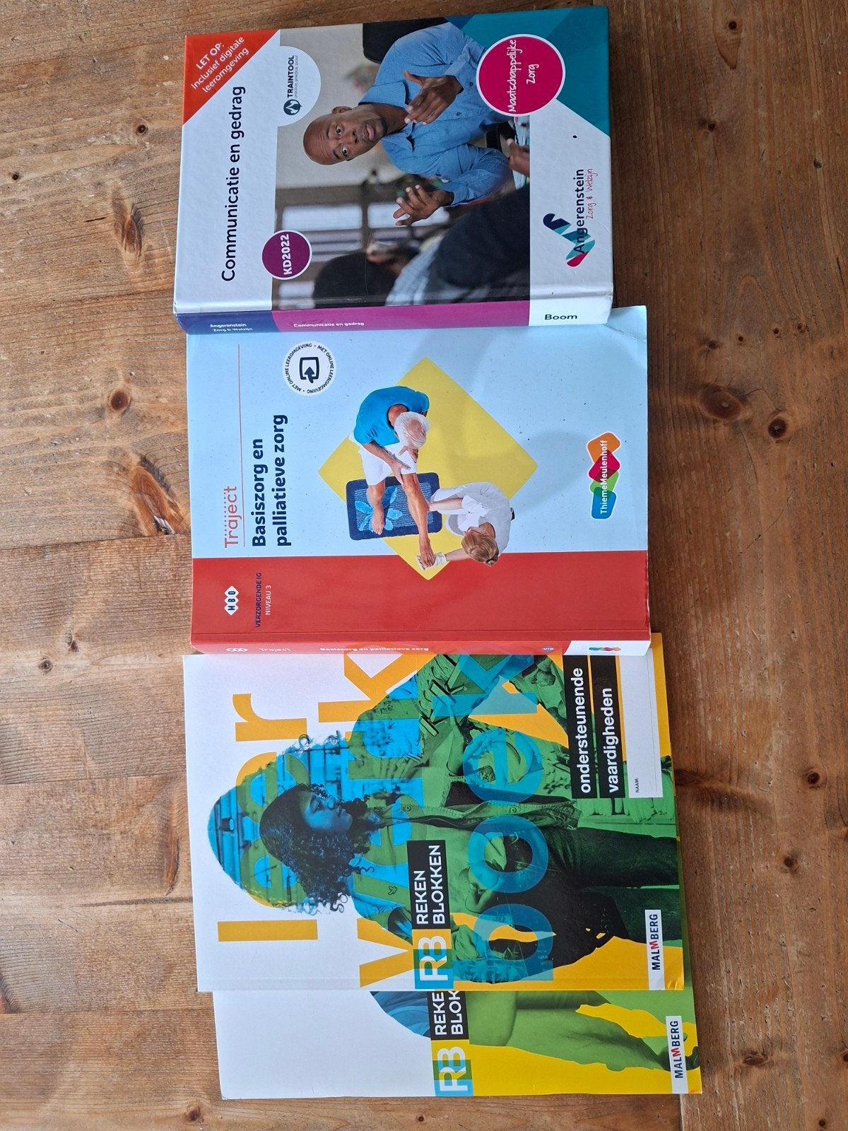 Schoolboeken MBO verpleegkundige en verzorgende 1e jaar, Ophalen of Verzenden, Zo goed als nieuw, Overige niveaus, Overige vakken