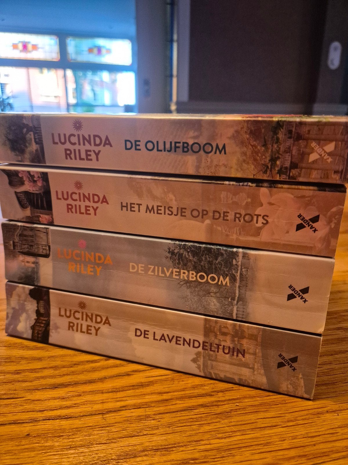 Lucinda Riley, 4 titels, Ophalen of Verzenden, Zo goed als nieuw, Nederland