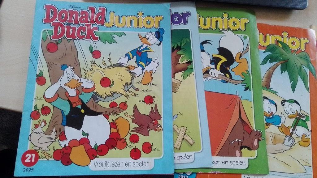 Donald Duck junior + tekenblok + kleine zeemeermin, Meerdere stripboeken, Ophalen of Verzenden