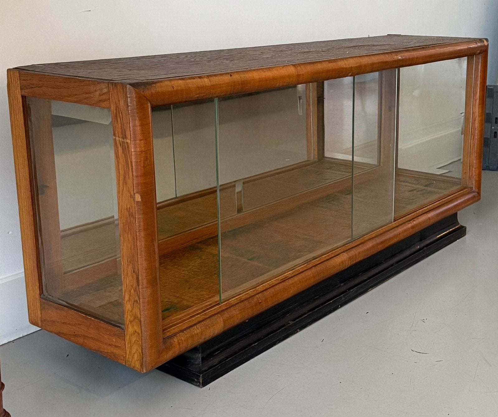 Art Deco winkelvitrine / toonvitrine, Huis en Inrichting, Kasten | Vitrinekasten, Ophalen, Gebruikt, 100 tot 150 cm, Glas