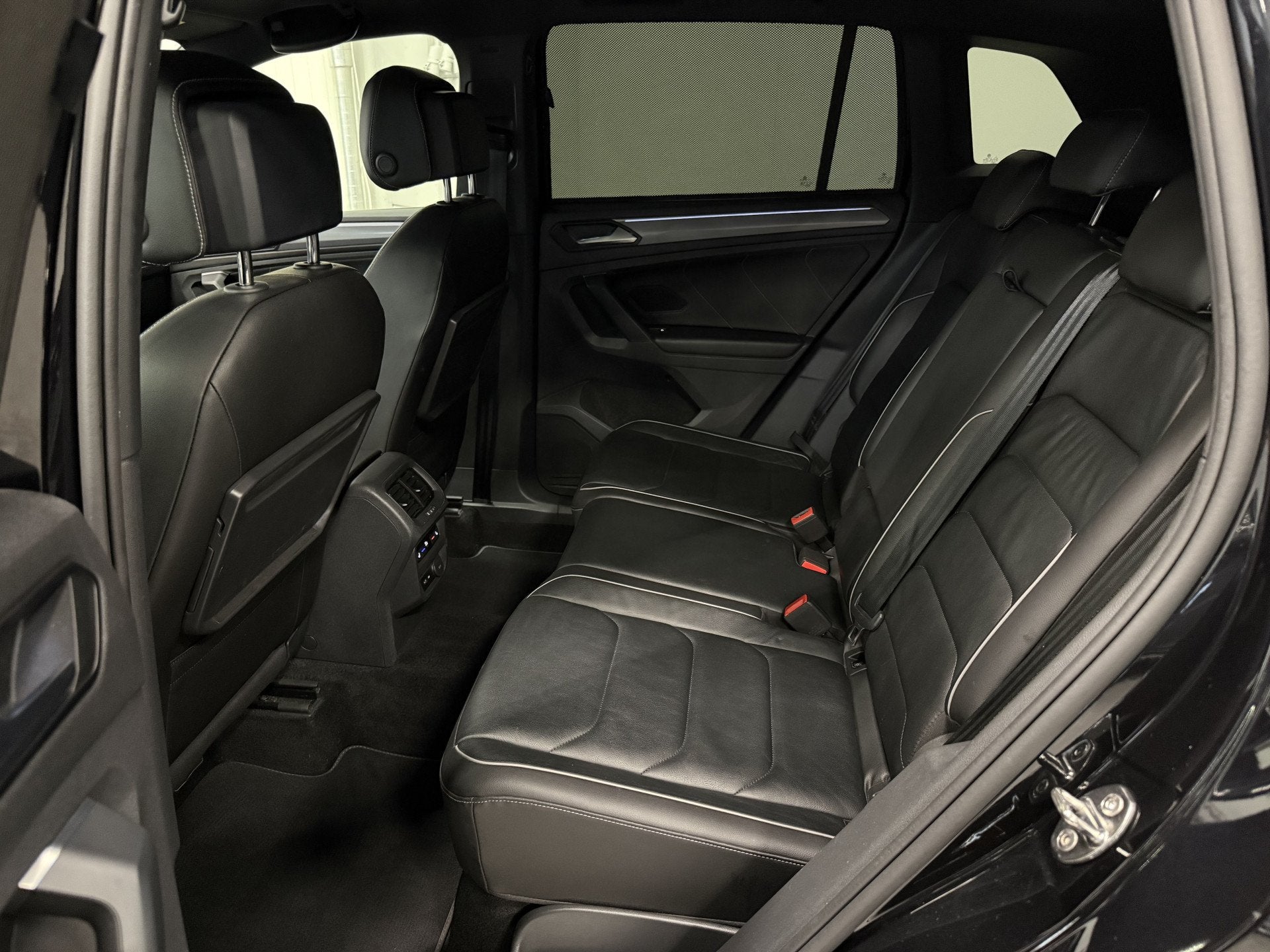 Foto 13 van Volkswagen Tiguan 2.0 TSI 4Motion 3x R-Line BLACK PANO/VOL-L
