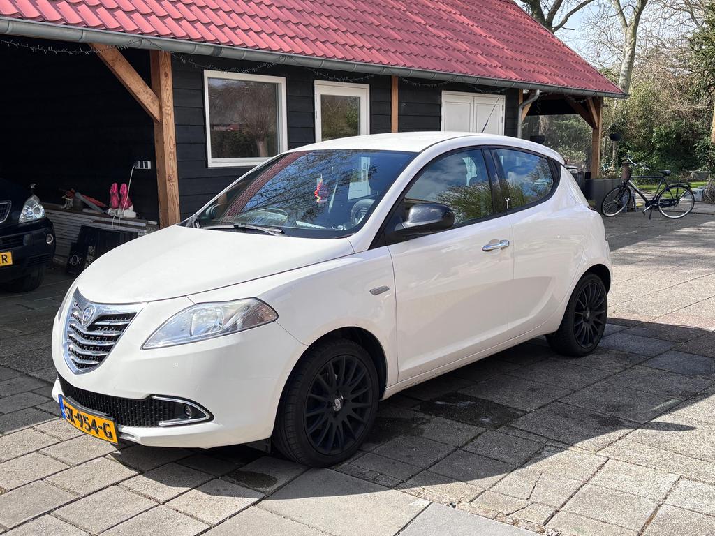 Lancia Ypsilon 1.2 Evo2 2012 Wit, Auto's, Voorwielaandrijving, Euro 5, Stof, 4 cilinders