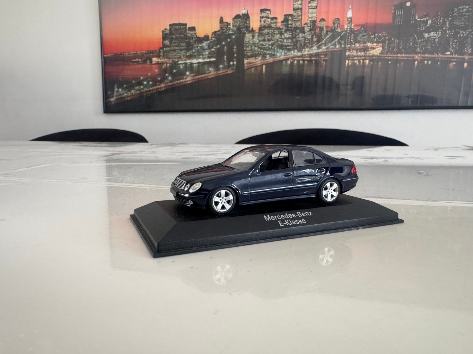 Mercedes E-Klasse W211 2003 – 1:43, Ophalen of Verzenden, Zo goed als nieuw, Auto, MiniChamps