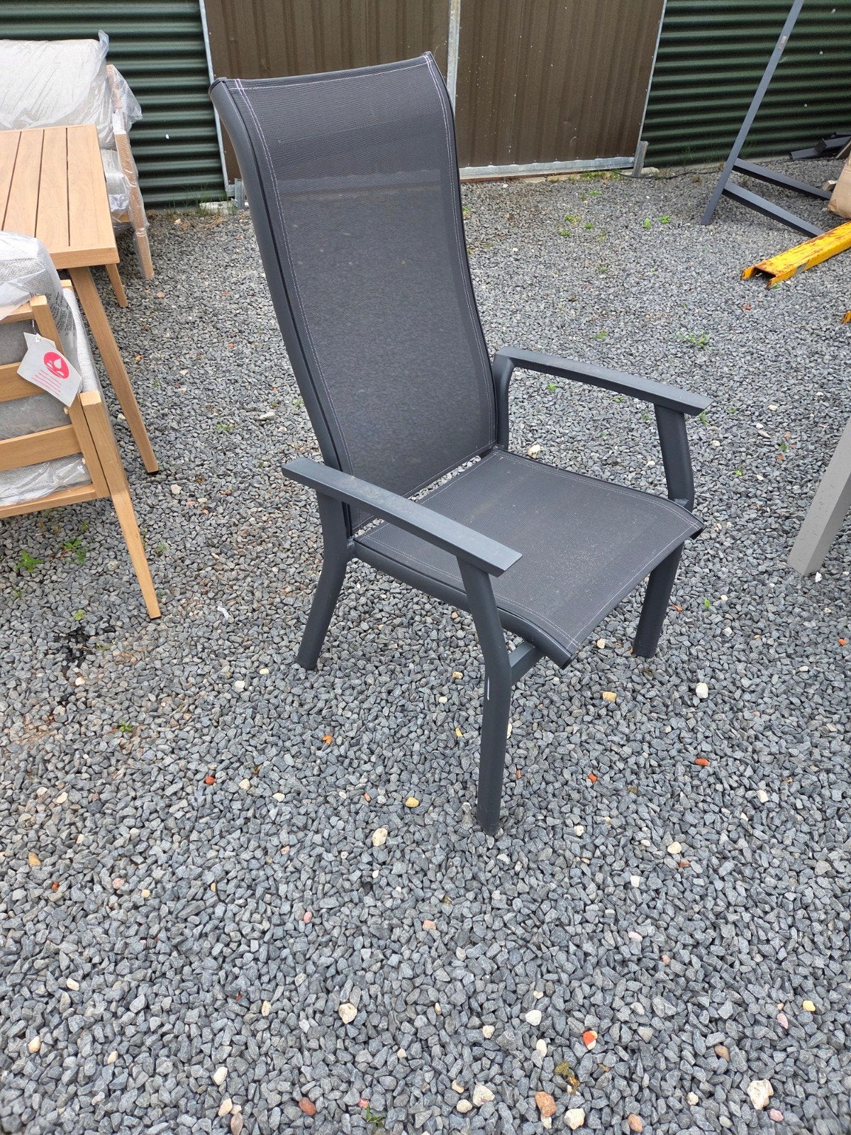 4 stuks stapelbare tuinstoelen €200, Ophalen