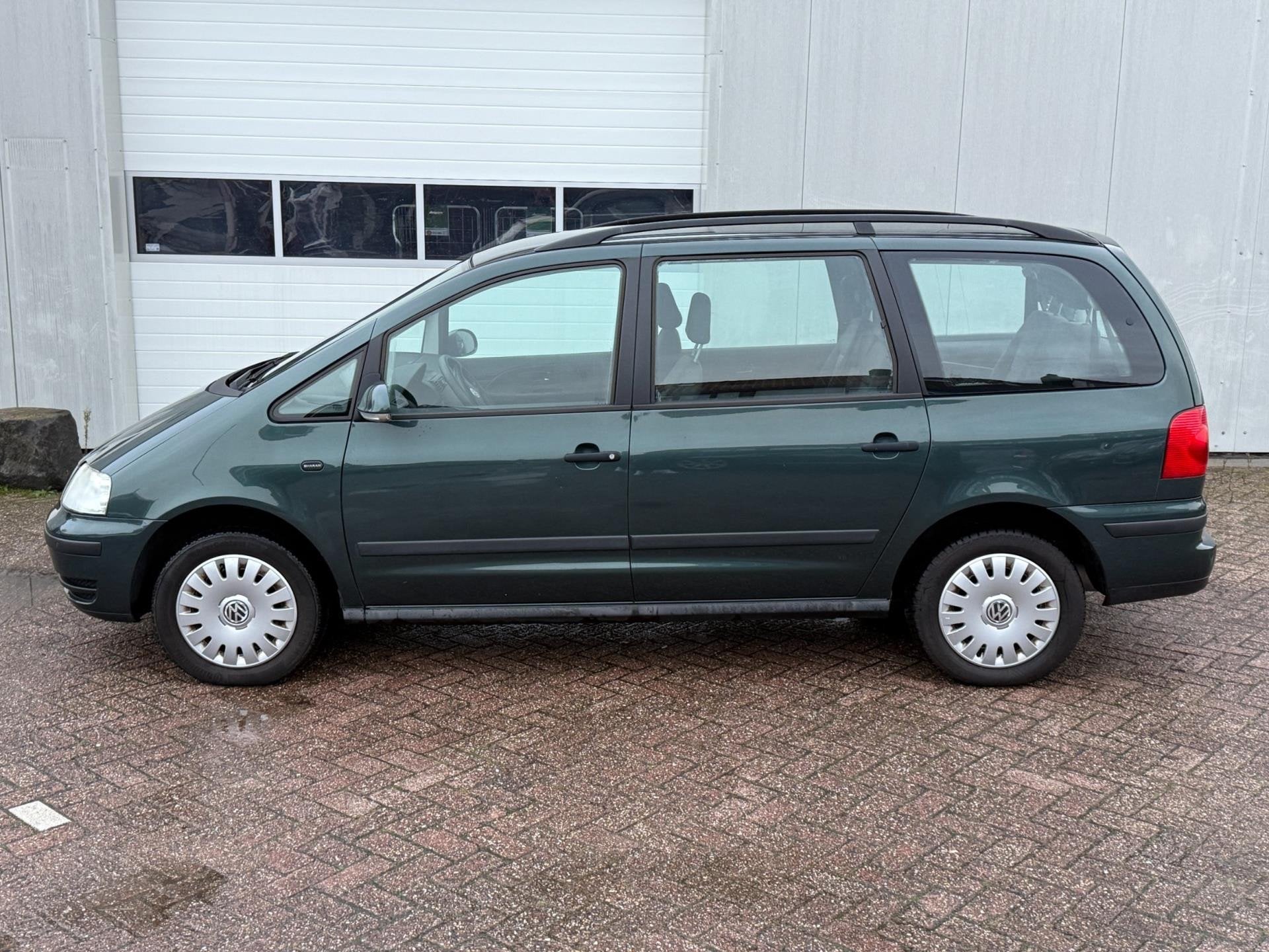 Volkswagen Sharan 1.8 Turbo Trendline 7 PERSOONS!, Auto's, Voorwielaandrijving, Gebruikt, 4 cilinders, Bedrijf