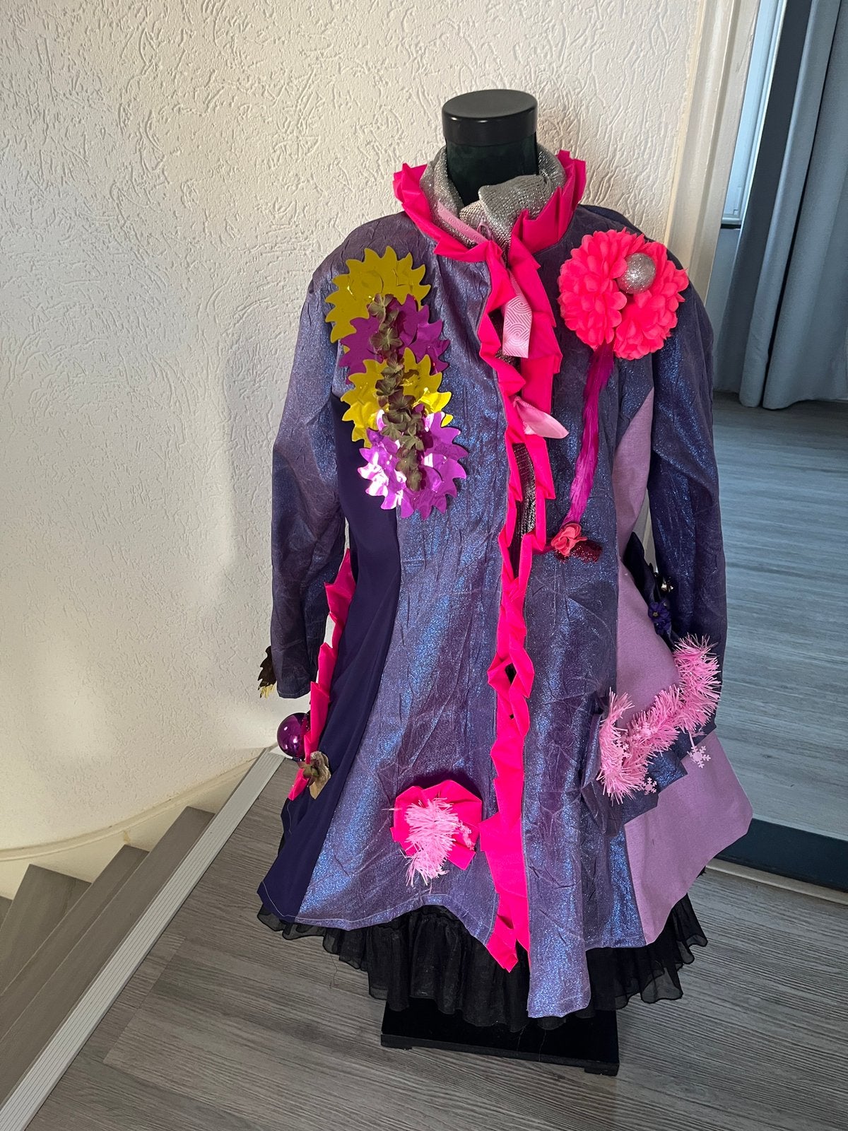 Paars /roze tinten nieuwe aparte Carnavalsjas maat xl., Kleding | Dames, Carnaval, Maat 46/48 (XL) of groter, Nieuw, Ophalen of Verzenden