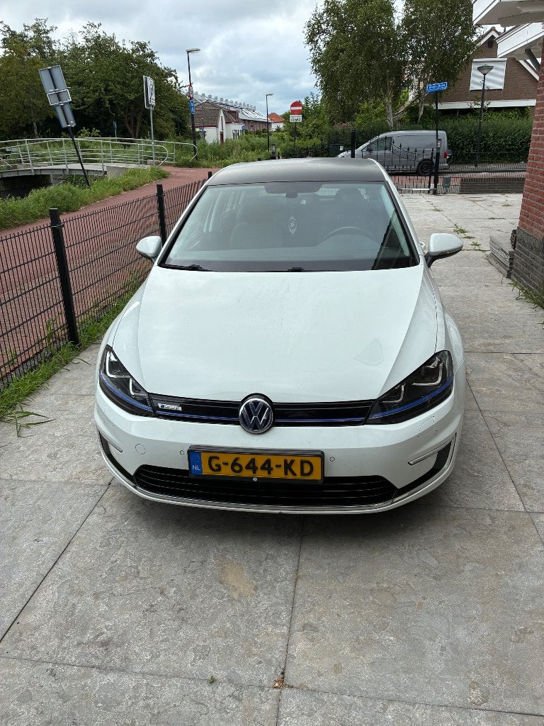Volkswagen Golf E-golf Elektromotor 136pk 5D Aut. 2017 Wit, Auto's, Volkswagen, 22 min, 35 kWh, Wit, 115 pk